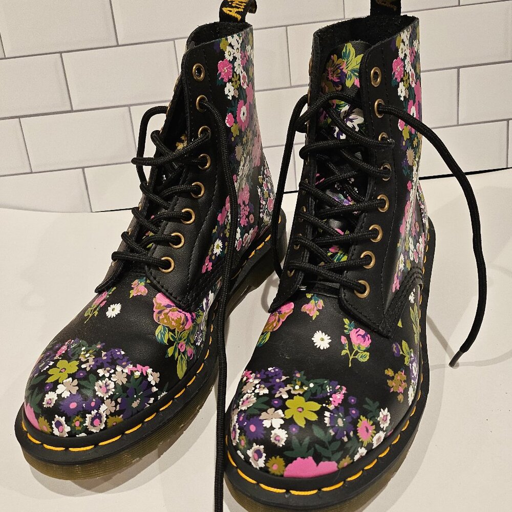 Floral Dr. AIRWAVE  Martens